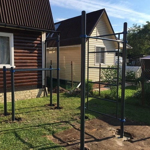 Уличный тренажер в разных городах